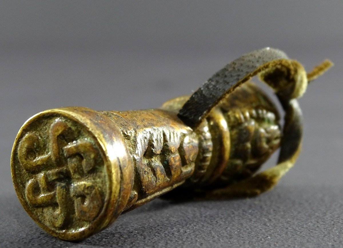 Tibet, 18th Century, Rare Buddhist Bronze Seal Decorated With Auspicious Symbols. -photo-1