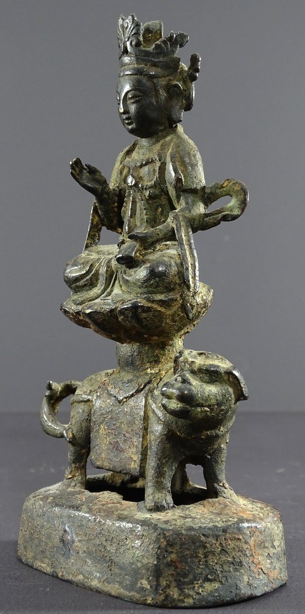 Chine, Dynastie Ming, Fin Du XIVème-début Du XVème, Statuette En Bronze De Majushri Sur Un Lion-photo-2