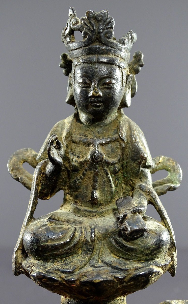 Chine, Dynastie Ming, Fin Du XIVème-début Du XVème, Statuette En Bronze De Majushri Sur Un Lion-photo-1