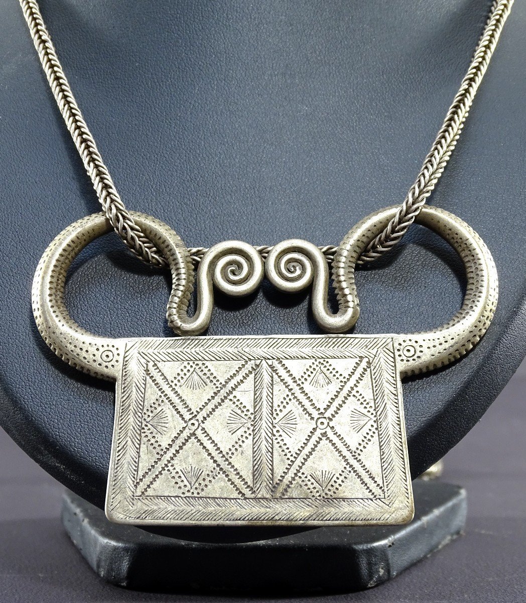 Vietnam Ou Laos, Ethnie Hmong, Rare Grande Chaîne Ouvragée Et Pendentif Cadenas En Argent. -photo-4