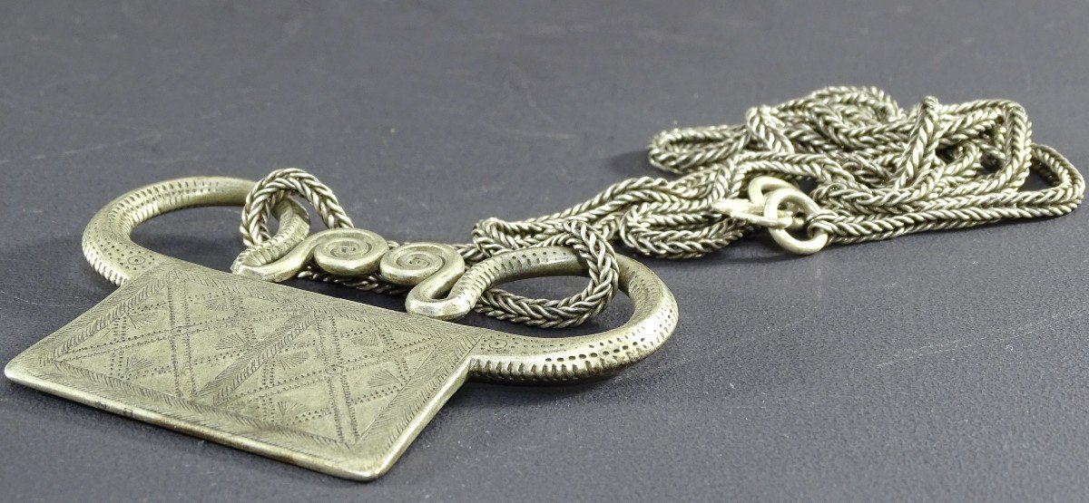 Vietnam Ou Laos, Ethnie Hmong, Rare Grande Chaîne Ouvragée Et Pendentif Cadenas En Argent. -photo-4