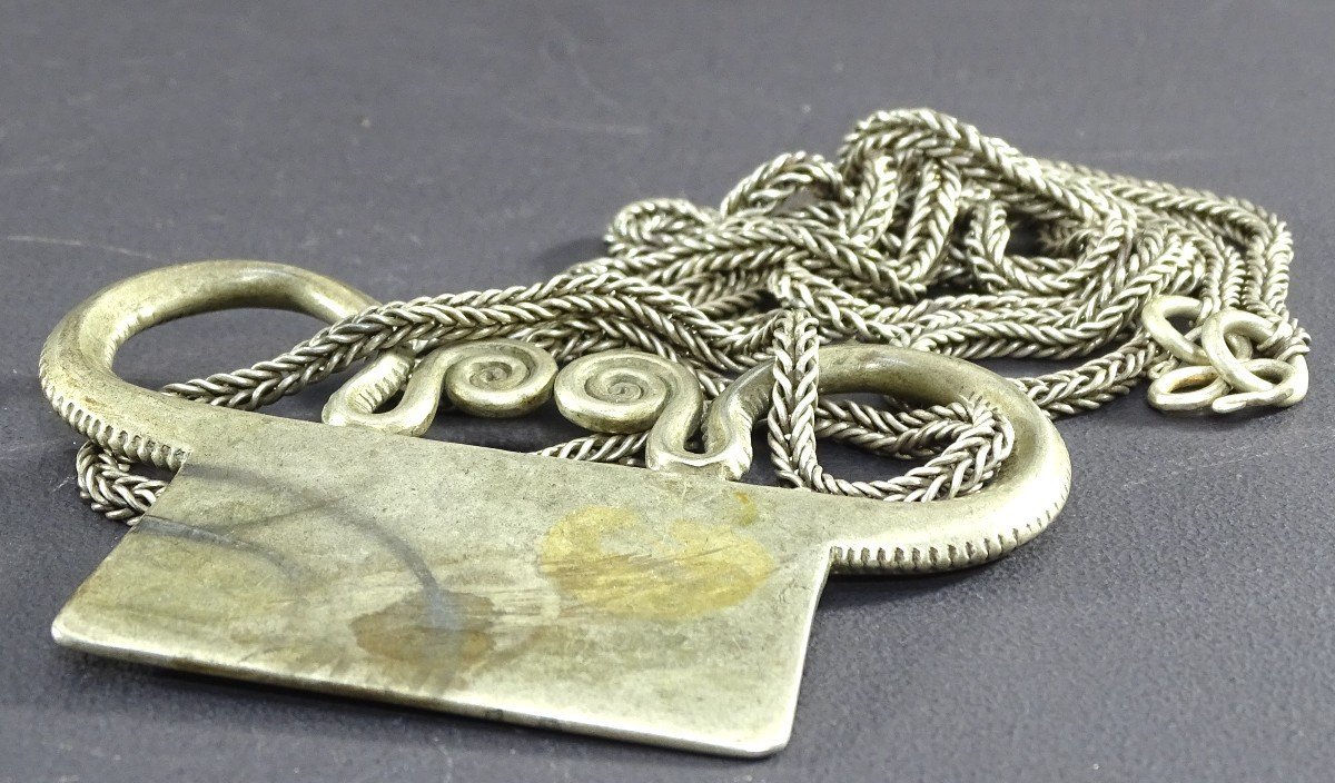 Vietnam Ou Laos, Ethnie Hmong, Rare Grande Chaîne Ouvragée Et Pendentif Cadenas En Argent. -photo-5