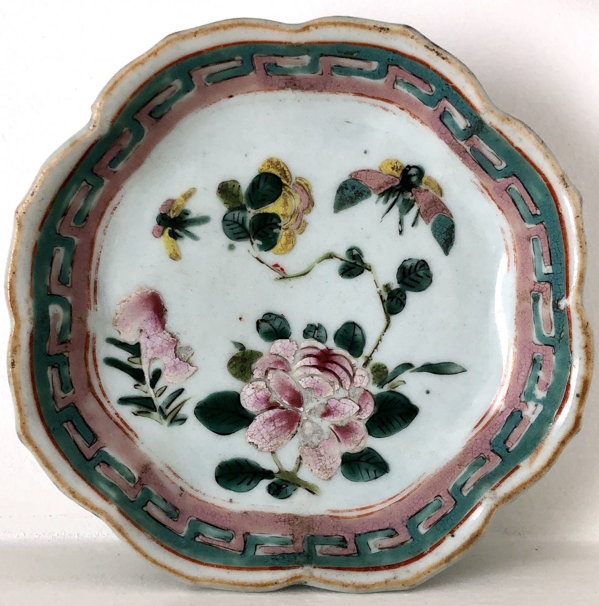 Chine, XIXème Siècle, Petite Coupe En Porcelaine En Forme De Lotus.