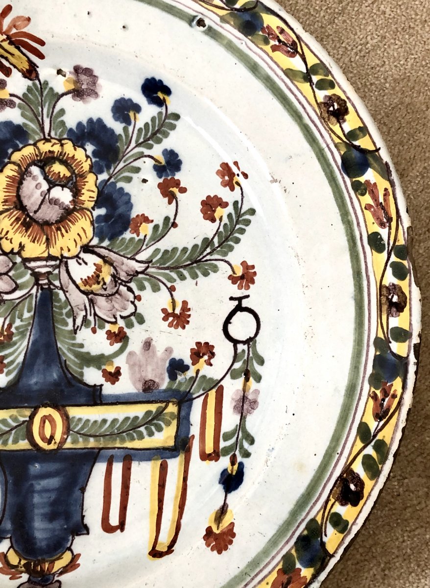 Delft, XVIIIème Siècle, Paire De Plats En Faïence Polychrome. -photo-7