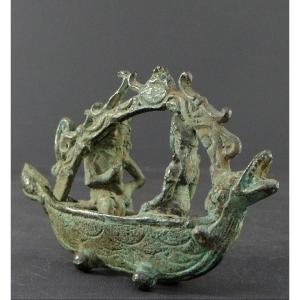 Indonésie, XIXème Siècle Ou Antérieur, Sculpture Bronze Couple Royal En Barque Esprit Majapahit