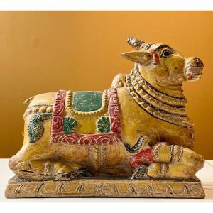 Inde, Début Du XXème Siècle, Statue En Bois Polychrome Figurant Nandi, Monture De Shiva.