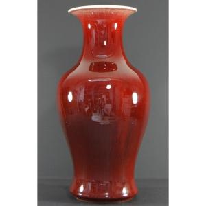 Chine, Fin Du XIXème - Début Du XXème Siècle, Grand Vase En Porcelaine Couverte Sang De Boeuf. 