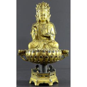 Chine, Première Moitié Du XXème Siècle, Superbe Statue De Kwan Yin En Bronze Doré. 