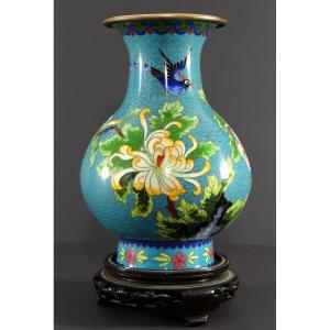 Chine, Années 1930/50, Vase Balustre En émaux Cloisonnés Sur Cuivre Décor d'Oiseau Et De Fleurs