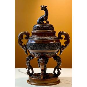 China, First Third Of The 20th Century, Bronze Perfume Burner. 