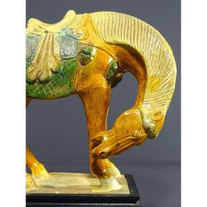 Chine, Années 1960/1970, Sculpture En Céramique Vernissée Figurant Un Cheval dans le style Tang