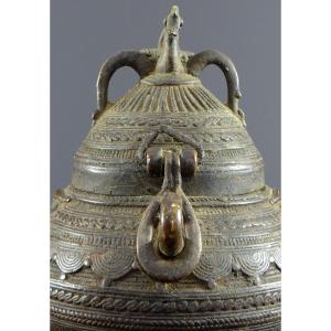 Inde, Art Tribal Bastar Dhokra, Premier Tiers Du XXème Siècle, Petit Coffret En Bronze.