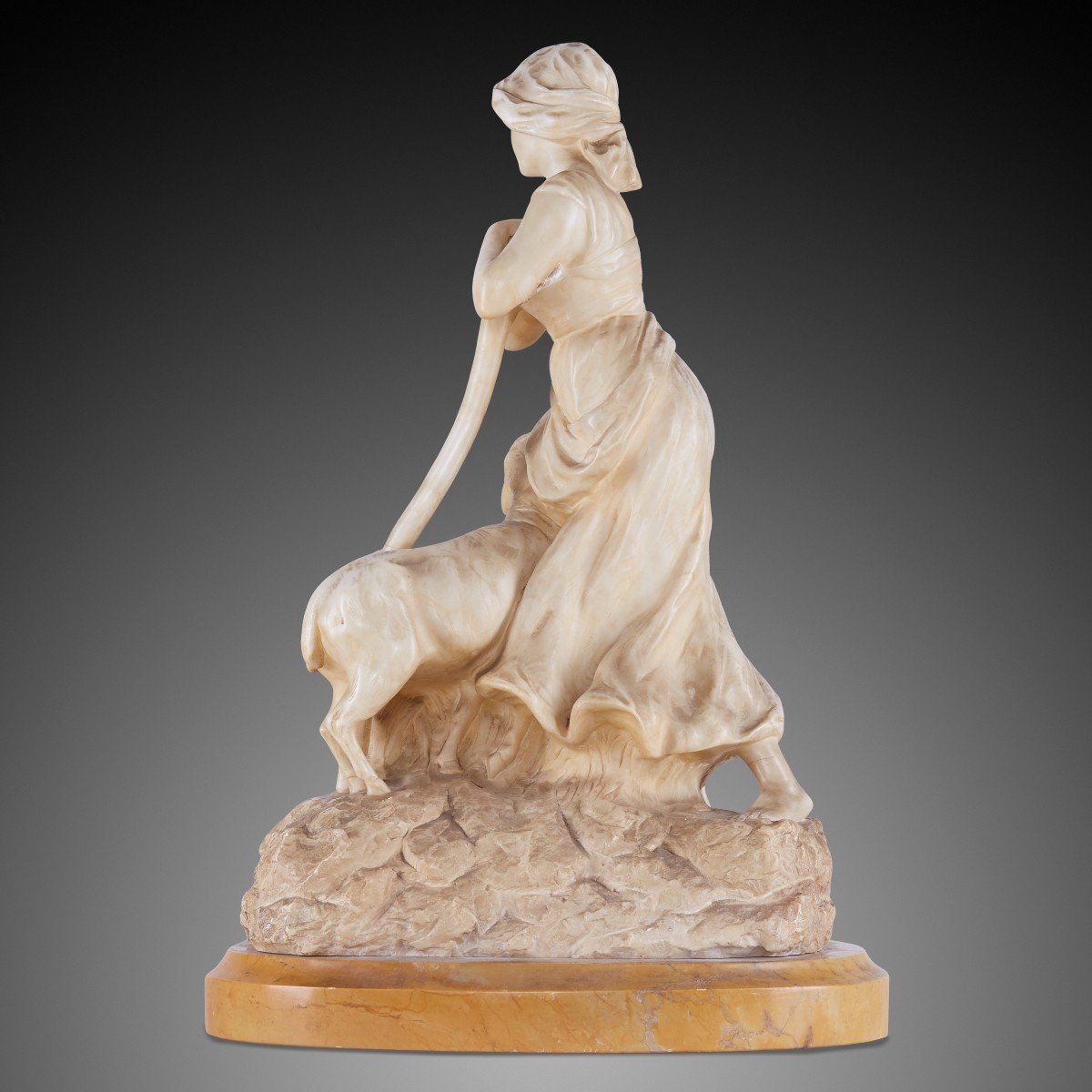 Statue Of A Shepherdess In Marble-photo-3