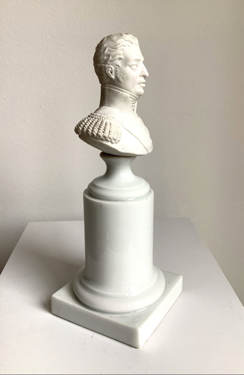 Bust Of Charles X. Biscuit On Porcelain Pedestal. 19th Century-photo-3