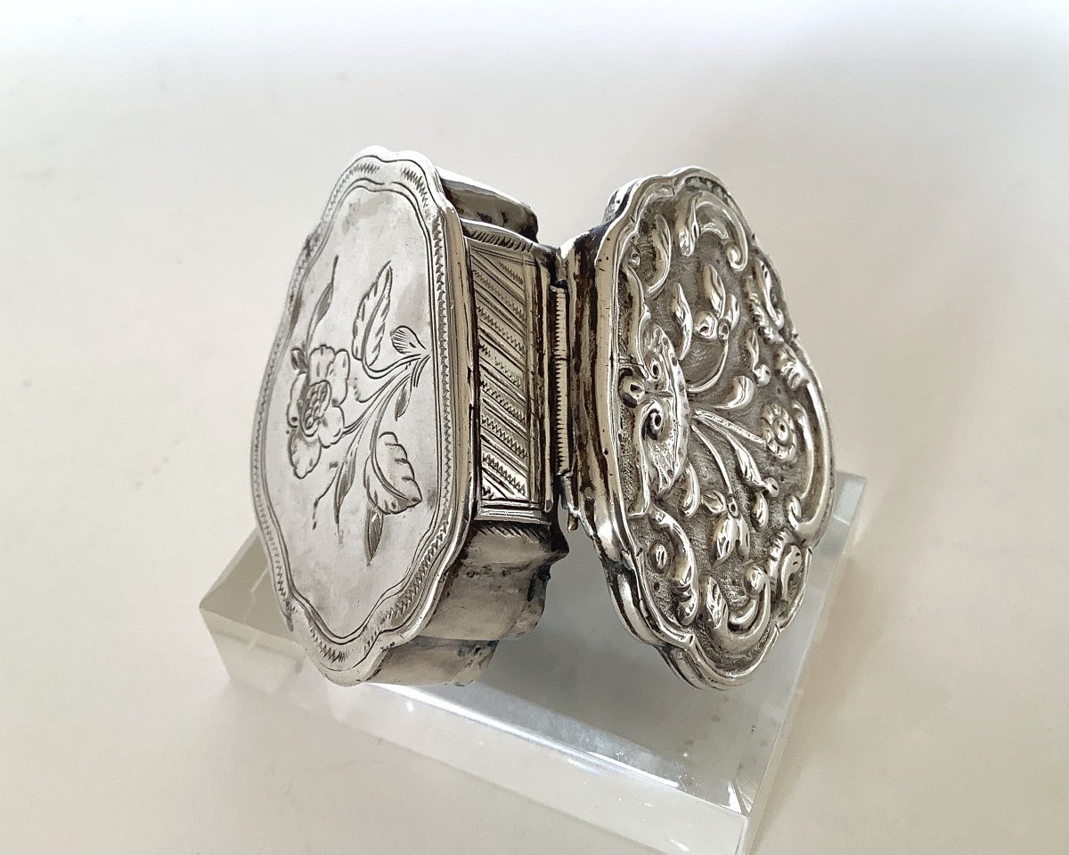 Small Rocaille Box With Double Floral Decoration In Silver. 18th Century