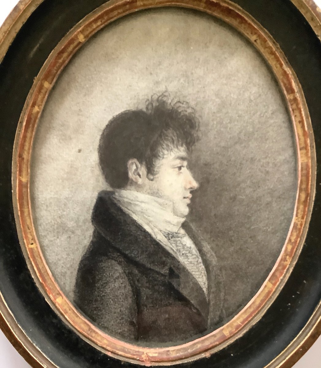 Portait De Jeune Homme . Grande Miniature Au Fusain Période Restauration