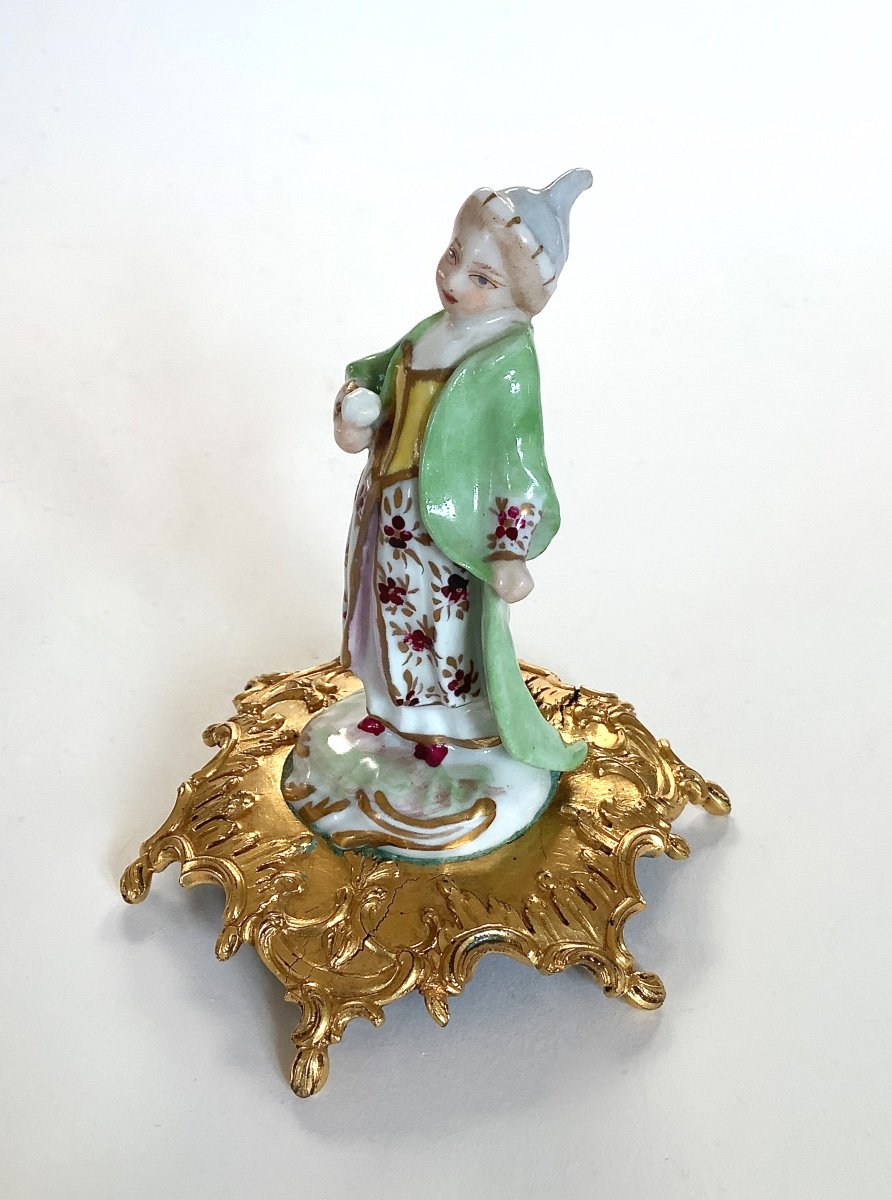 Jeune Fille Turque. Porcelaine Allemande Sur Socle En Bronze Doré-photo-2