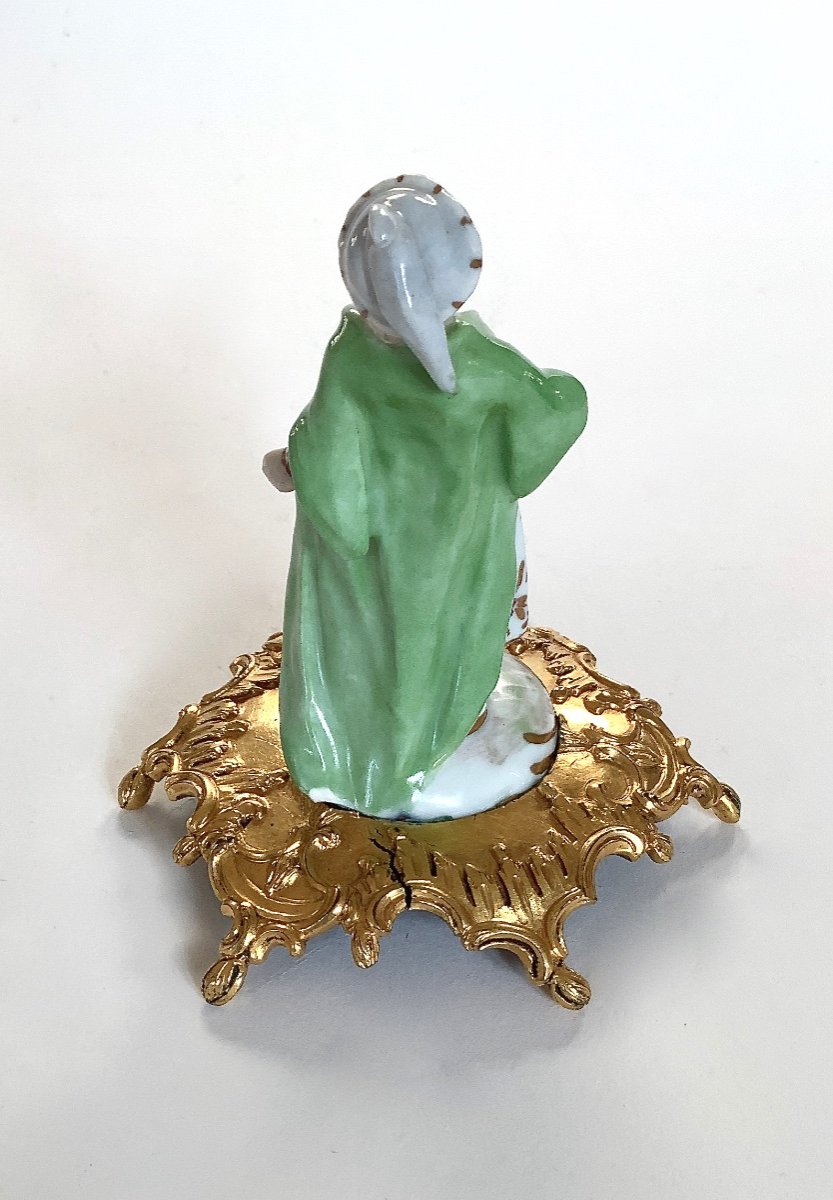 Jeune Fille Turque. Porcelaine Allemande Sur Socle En Bronze Doré-photo-3