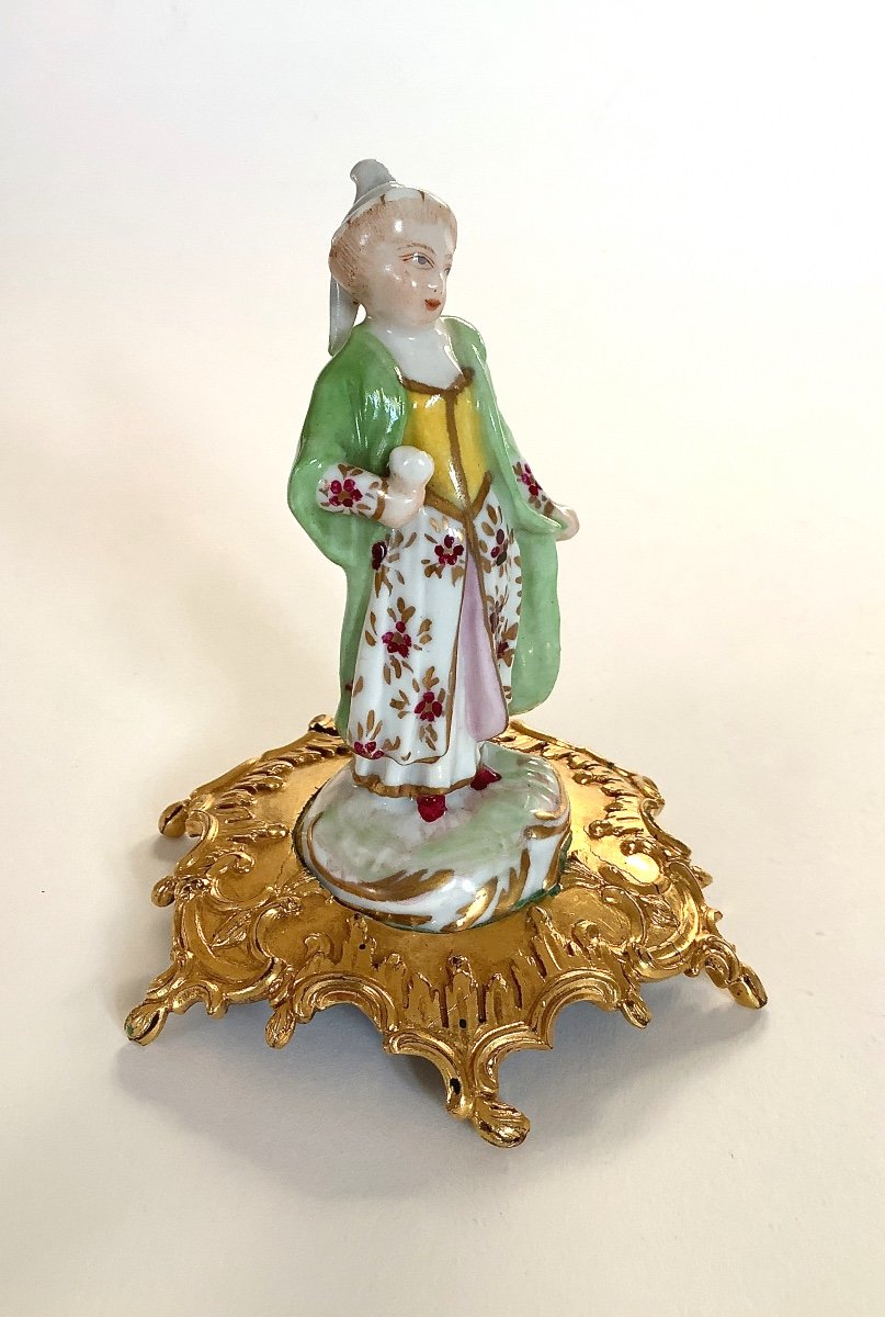 Jeune Fille Turque. Porcelaine Allemande Sur Socle En Bronze Doré-photo-4