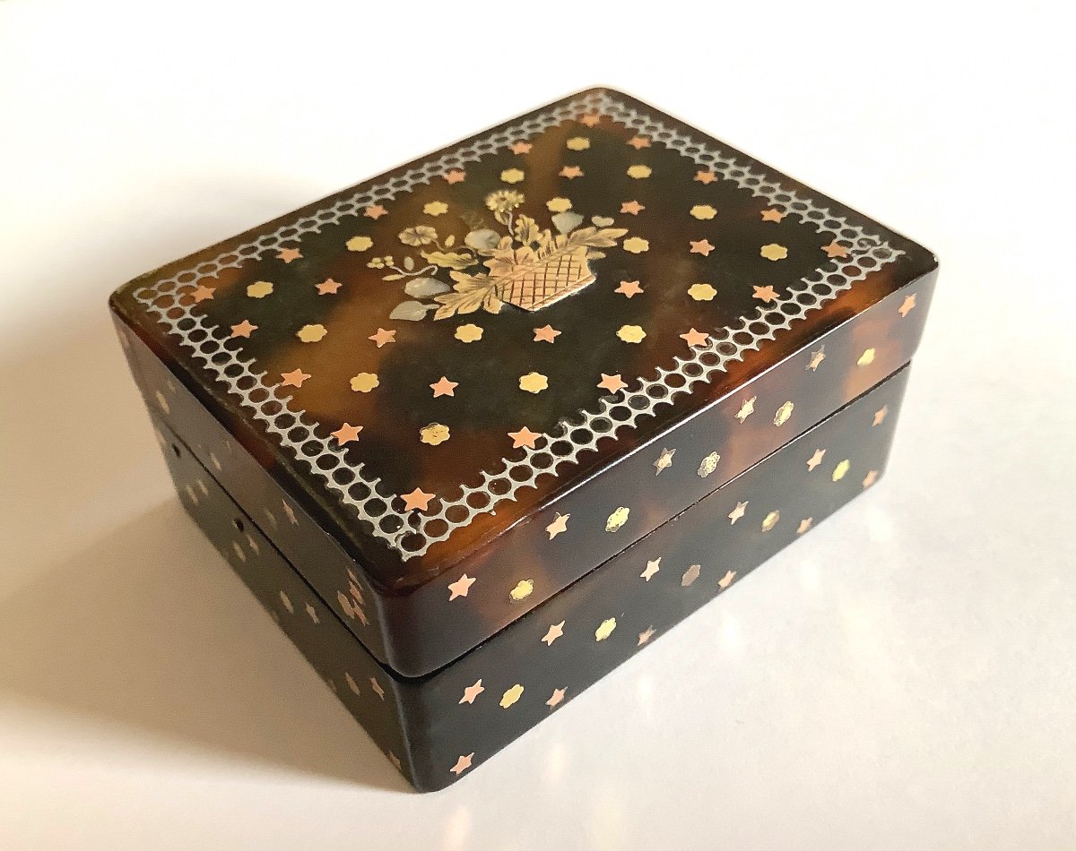 18th Century Fly Box, Studded With Yellow And Pink Gold, Mother-of-pearl And Silver