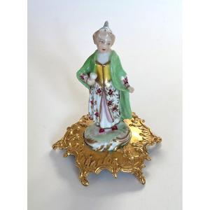 Jeune Fille Turque. Porcelaine Allemande Sur Socle En Bronze Doré