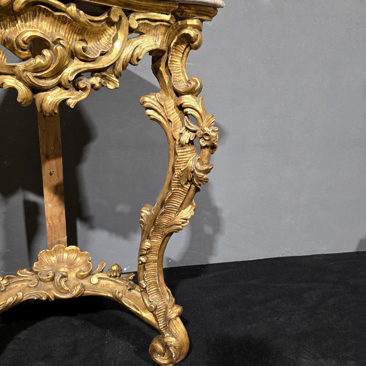 Ancient Corner Cupboard In Gilded Wood-photo-2