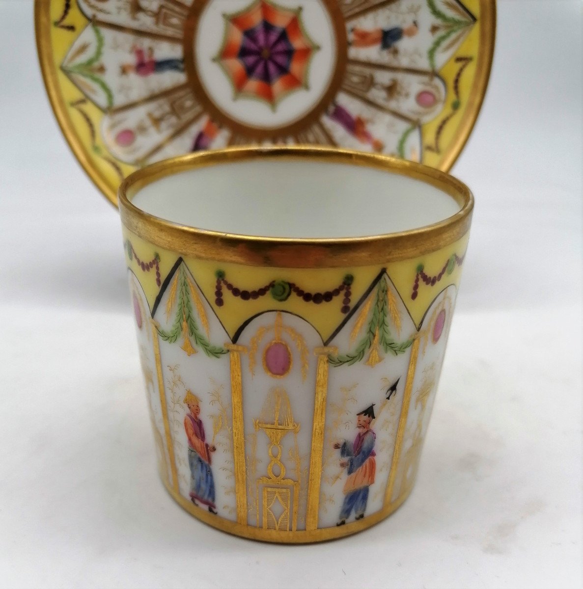 Paris Porcelain Cup Late 18th Century - Man. From The Little Carousel-photo-3