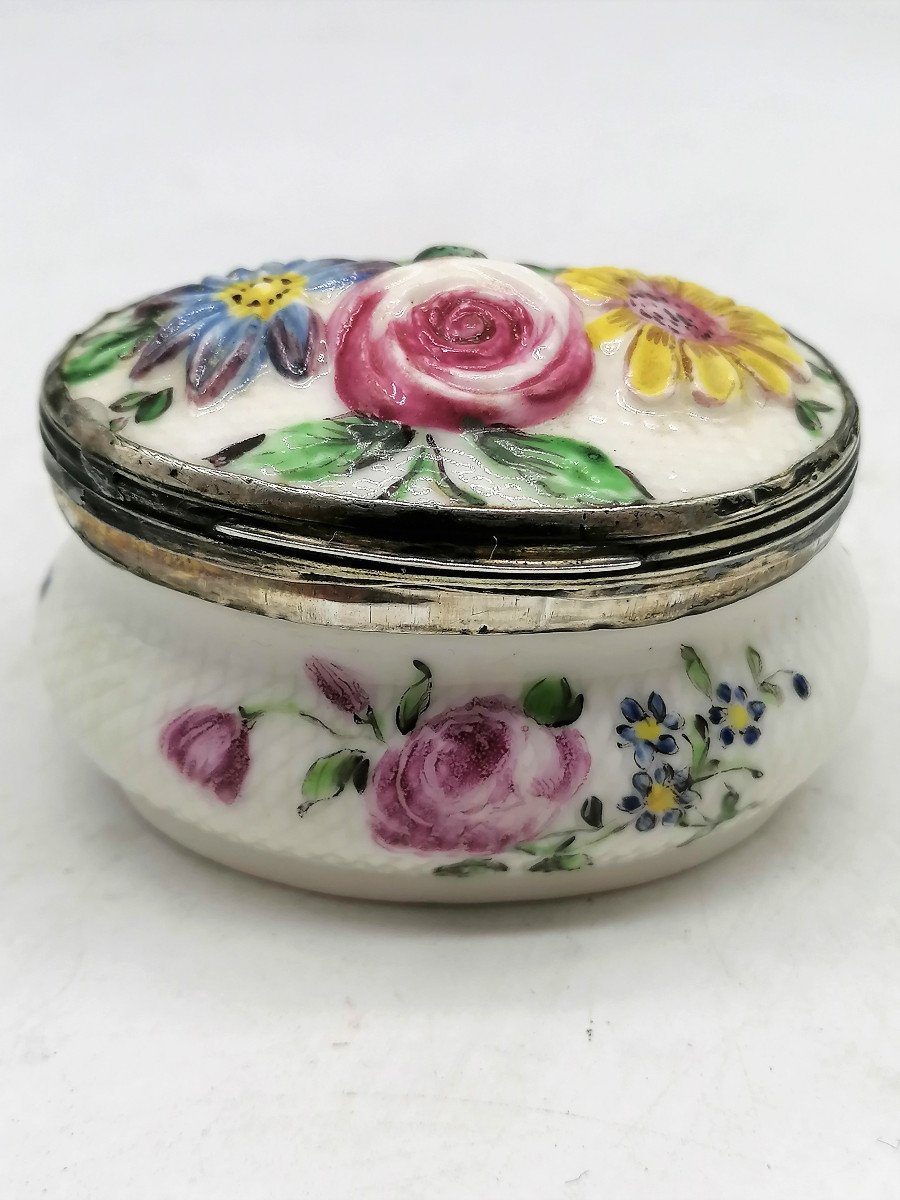 Petite Boite En Porcelaine De Mennecy, 1756-1762