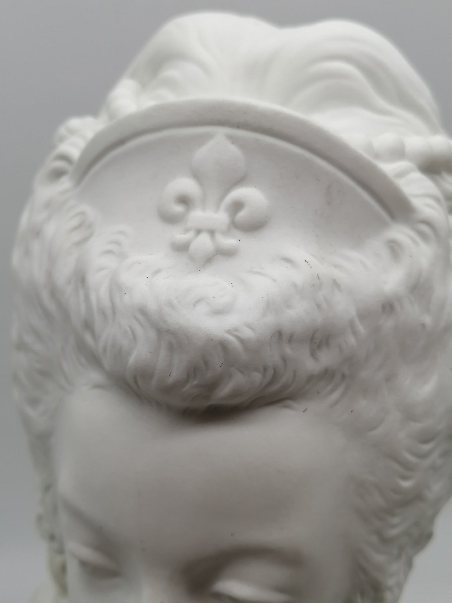 Porcelain Bust Of Marie Antoinette- Sèvres-photo-1