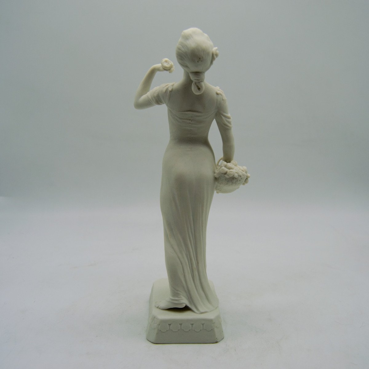 Woman In Biscuit De Sèvres - Art Nouveau-photo-4