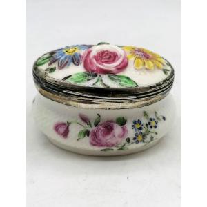 Small Porcelain Box From Mennecy, 1756-1762
