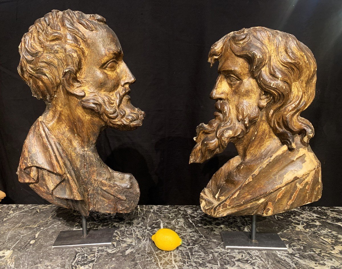 Two Profiles Of A Man Forming A Pendant In Carved, Gilded And Patinated Wood. Italy, 17th Century.