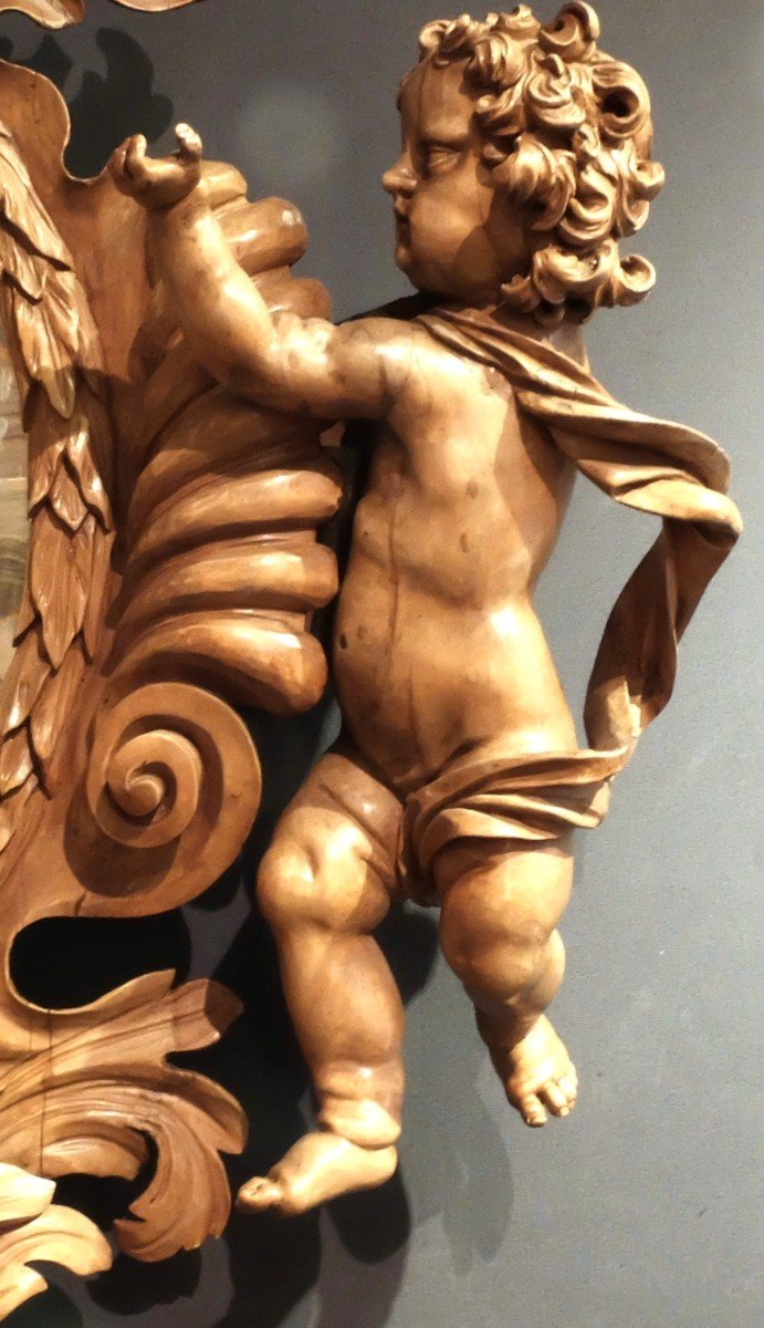 Large Mirror In Natural Wood Carved With Two Putti. South Of Italy. 18th Century.-photo-3