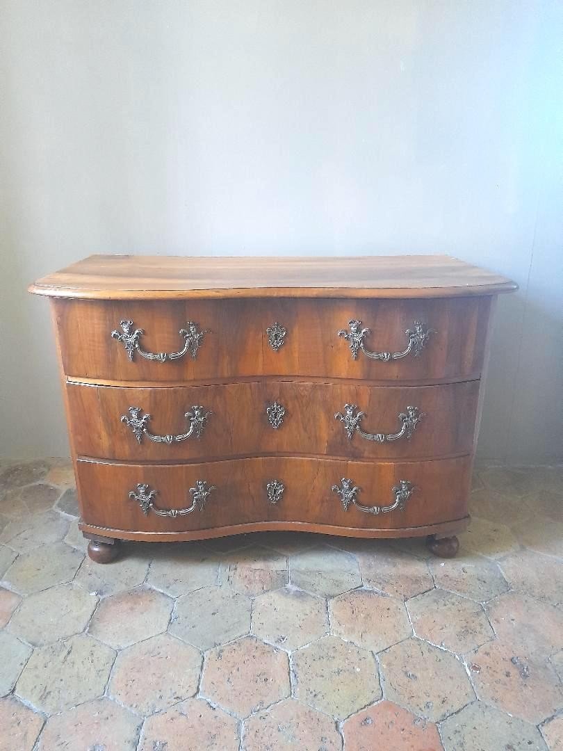 Commode en noyer XIX è