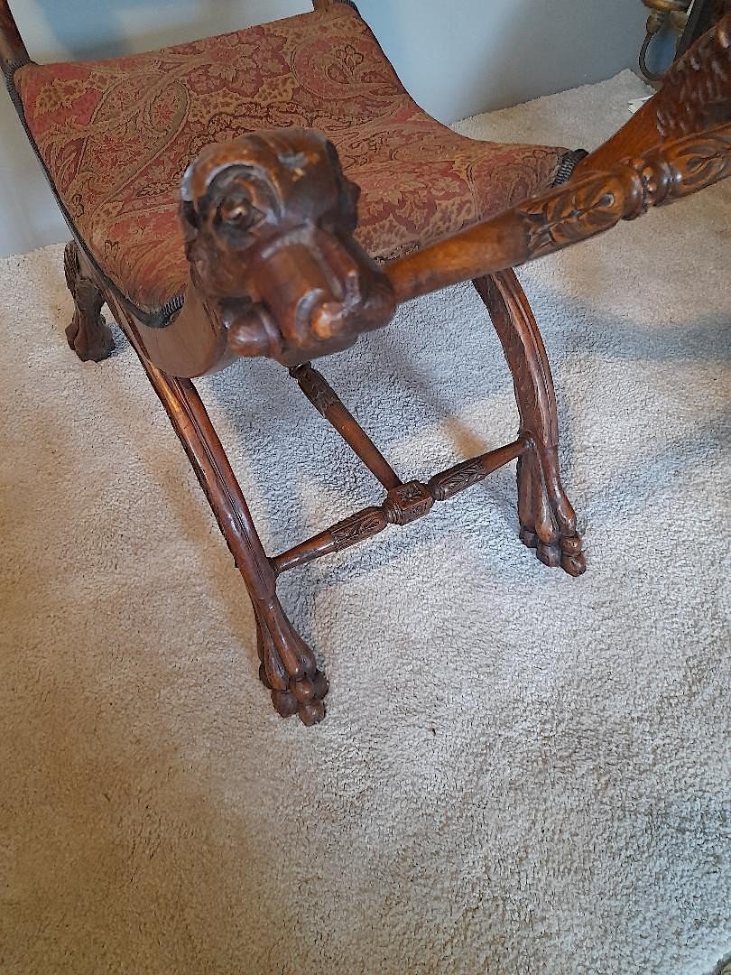 Carved Wooden Stool With Dog Heads 19th Century-photo-2