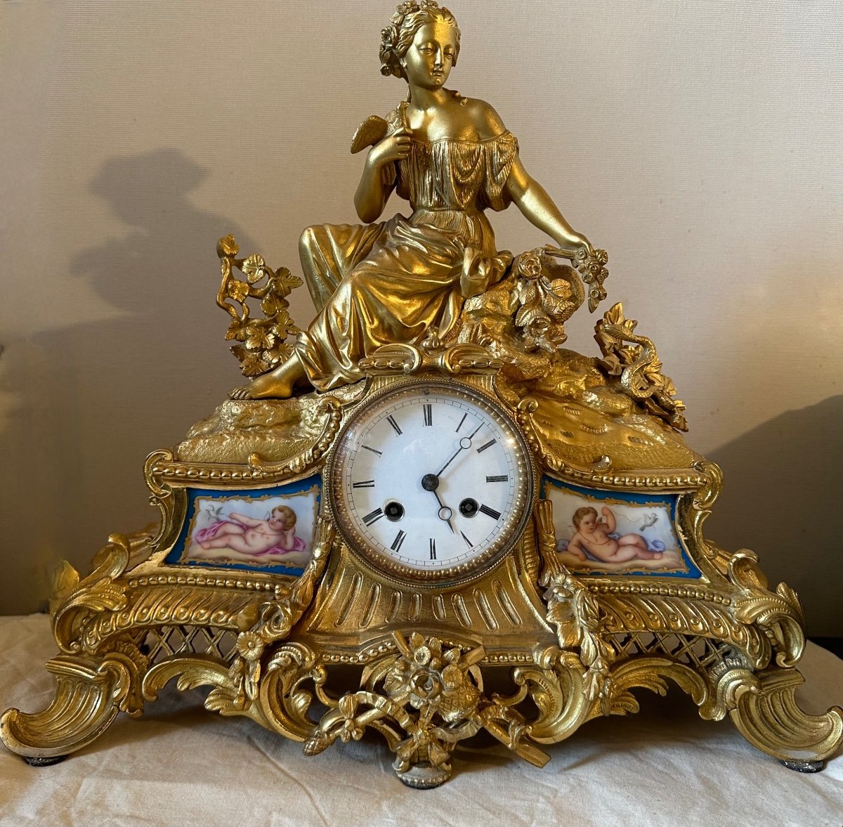 Napoleon III Clock In Gilt Bronze And Porcelain. Ref: 64