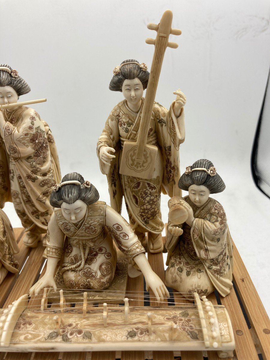 Magnificent Group In Japanese Ivory Representing Geishas Musicians-photo-5