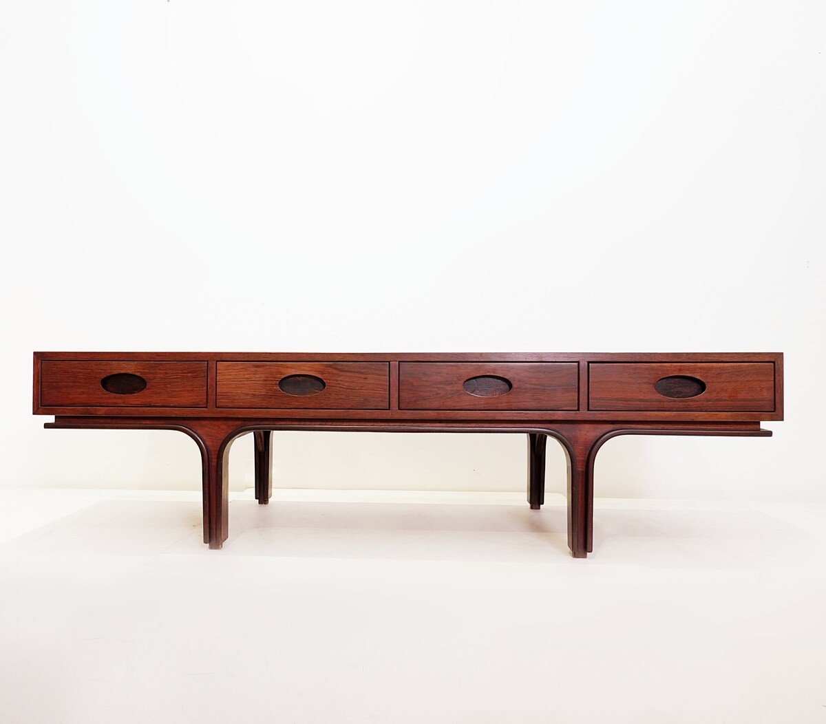 Table Basse En Bois Italienne Du Milieu Du Siècle Par Gianfranco Frattini Pour Bernini, 1960s