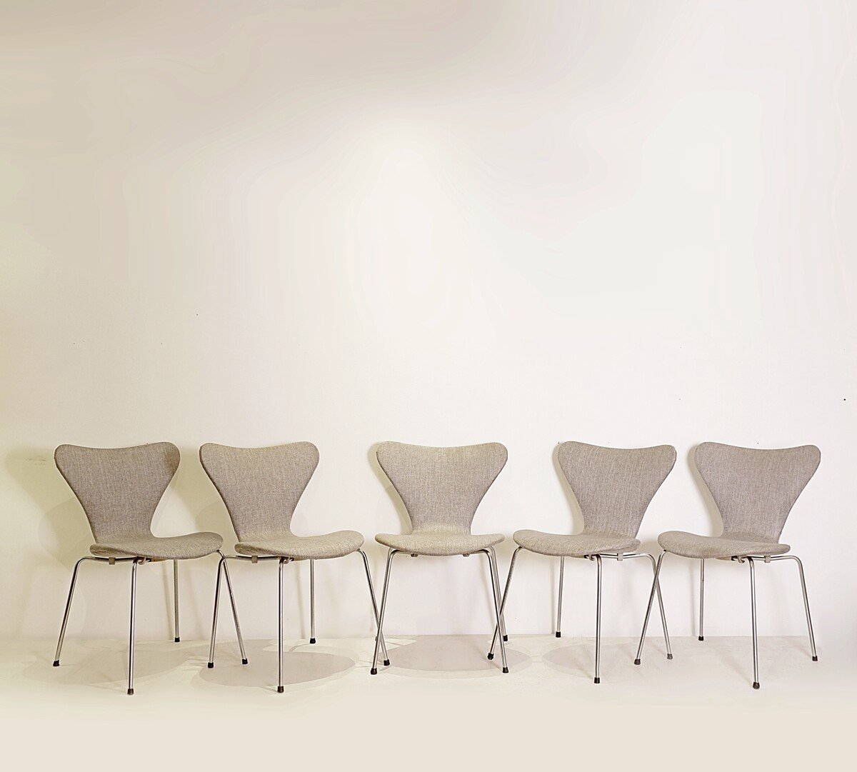 Ensemble De 5 Chaises Du Milieu Du Siècle Par Arne Jacobsen Pour Fritz Hansen - Années 1960