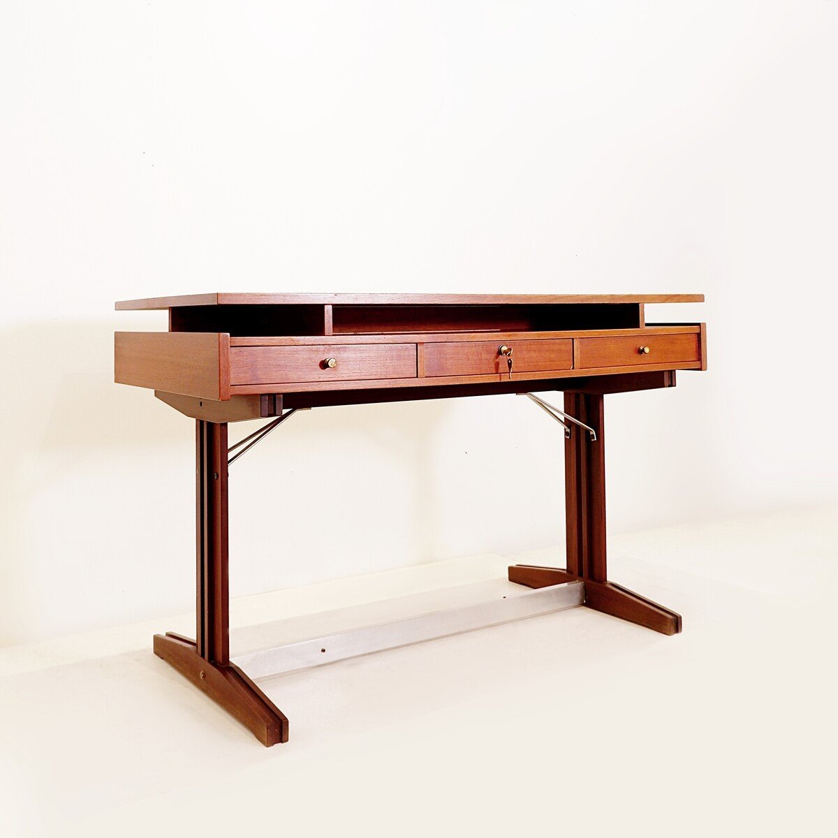 Mid-century Italian Desk By Gianfranco Frattini For Bernini