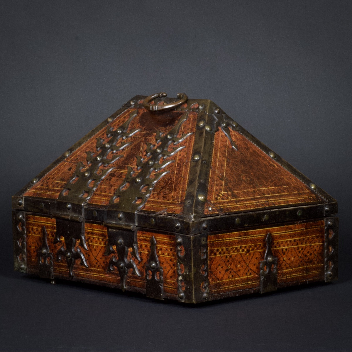 Coffret De Mariage Du Kerala, Bois Polychrome Laqué Et Ferrures , Inde,  XIXe Siècle -photo-3