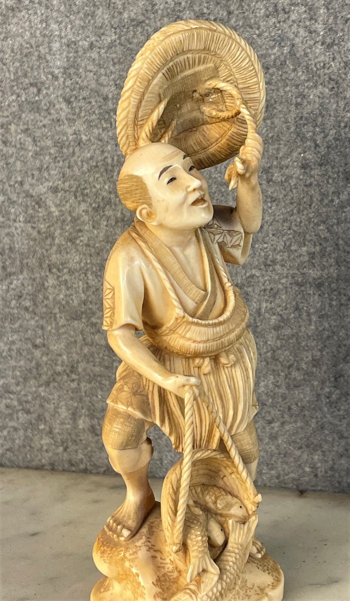 Okimono, Very Fine Ivory Sculpture: The Happy Fisherman. 19th Century Japan-photo-2