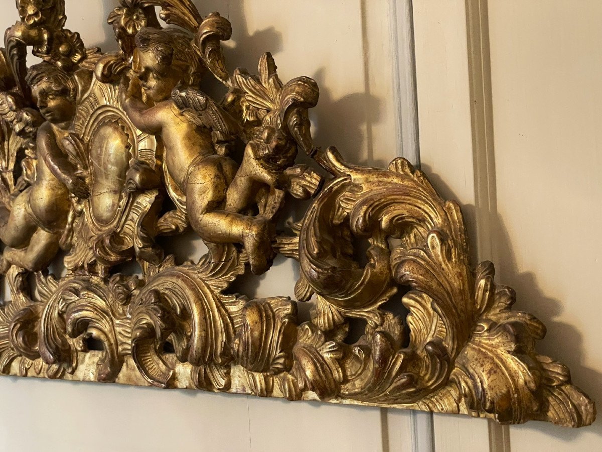 18th Century Openwork Gilded Wooden Mirror Pediment With Two Angels Facing Each Other-photo-1