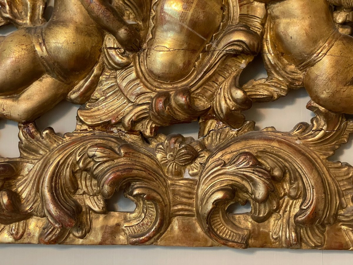 18th Century Openwork Gilded Wooden Mirror Pediment With Two Angels Facing Each Other-photo-4