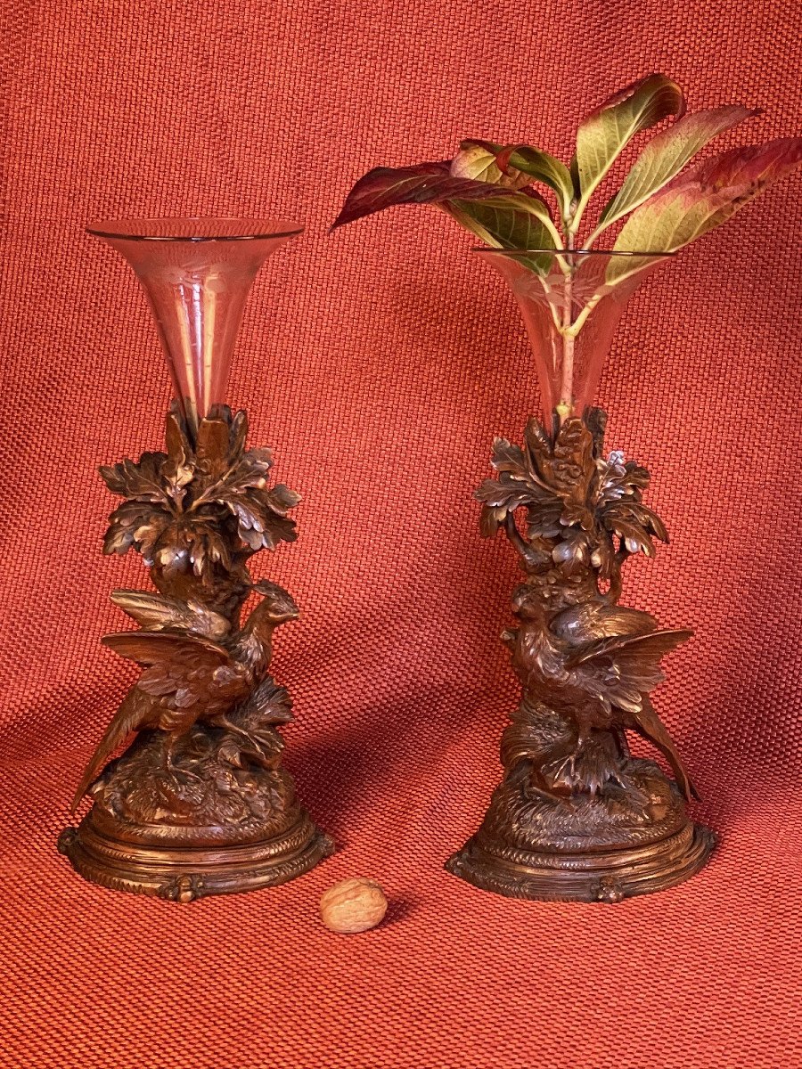 Forêt noire, paire de vases en noyer sculpté, faisans, époque XIXème Brienz Suisse