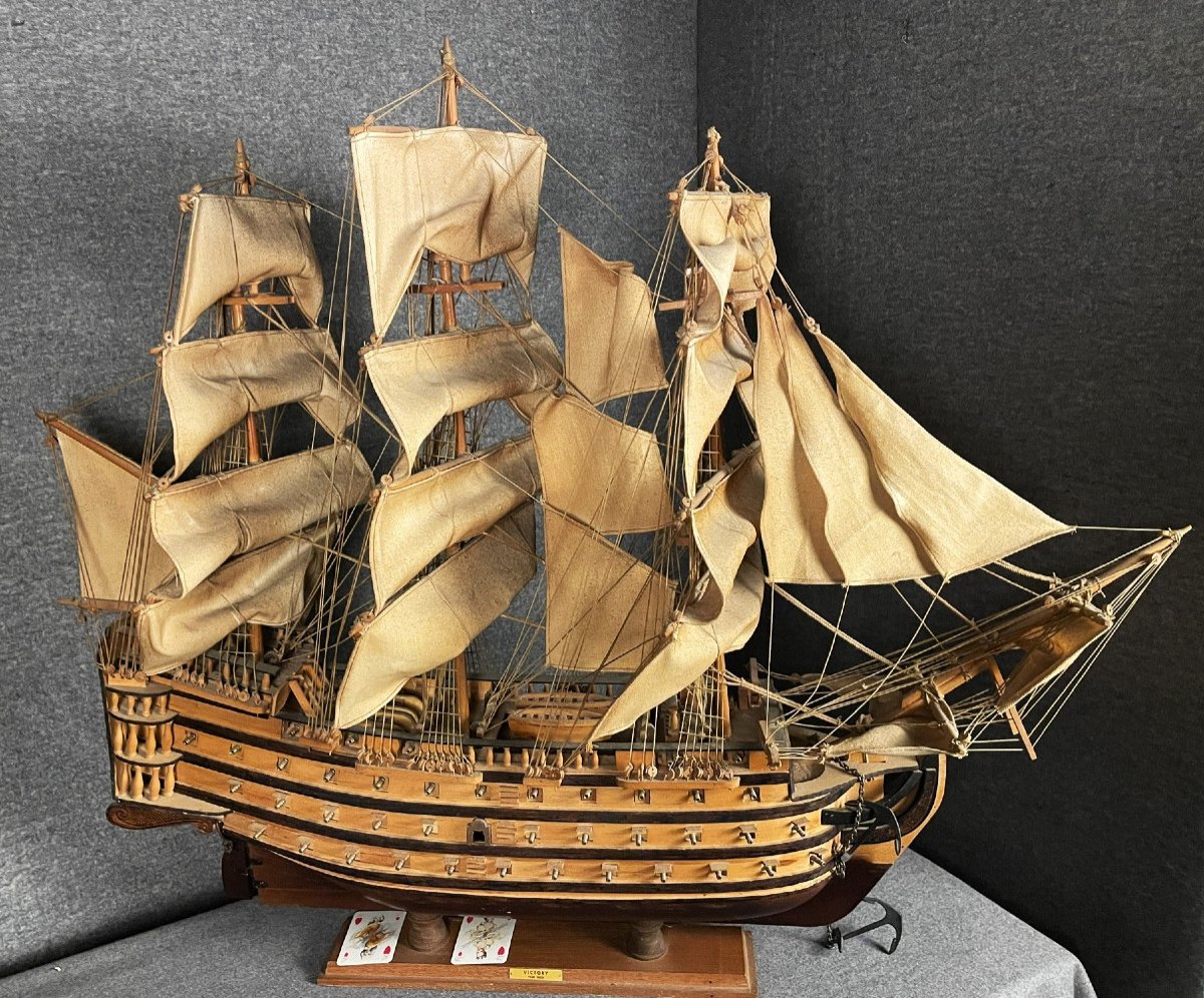 Grande maquette du bateau Victory, vaisseau de l’amiral Nelson à Trafalgar-photo-2