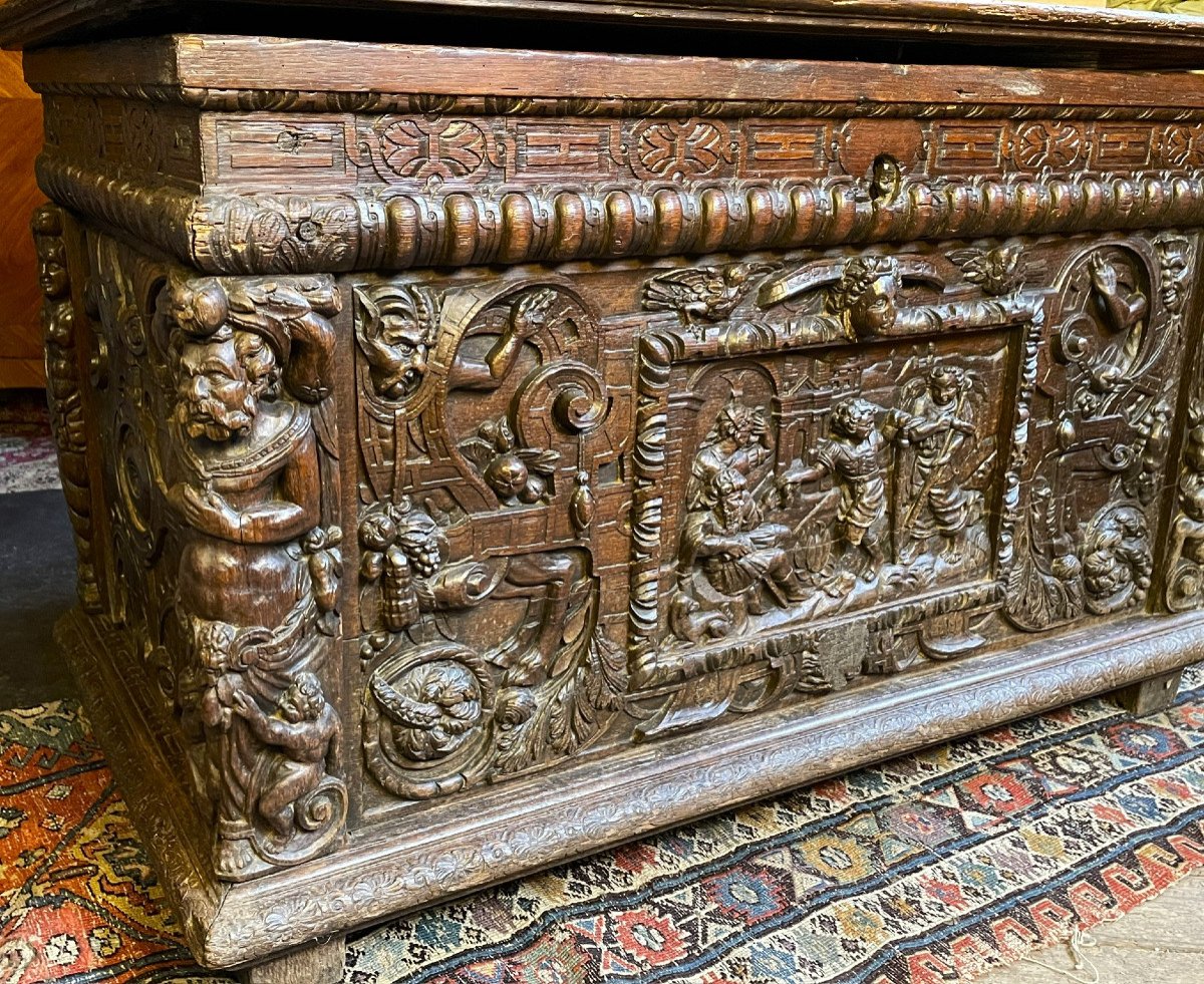 Ceremonial Or Wedding Chest In Carved Oak Normandy Late 16th Early 17th Century-photo-1