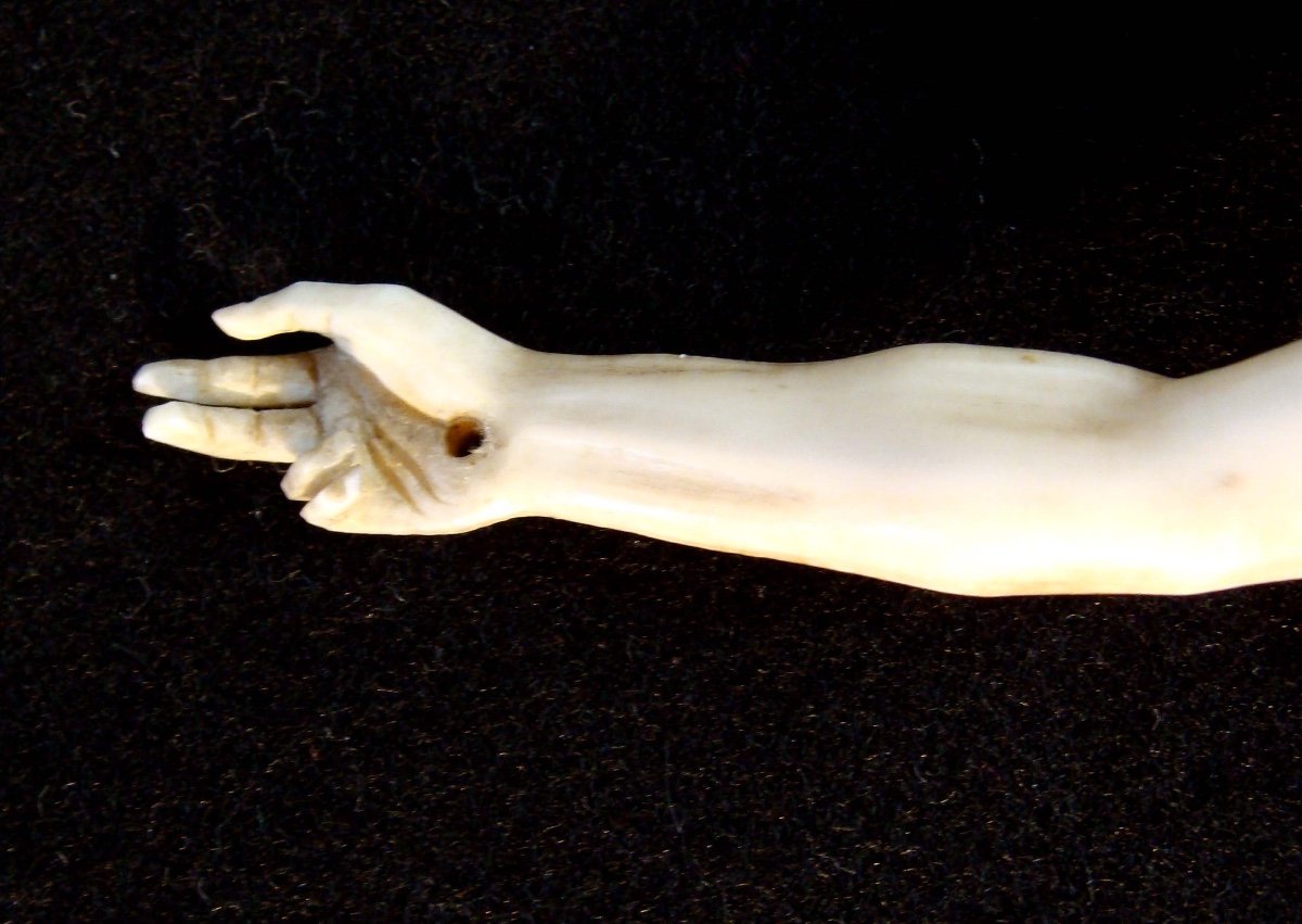 Christ In Ivory 19th-photo-3