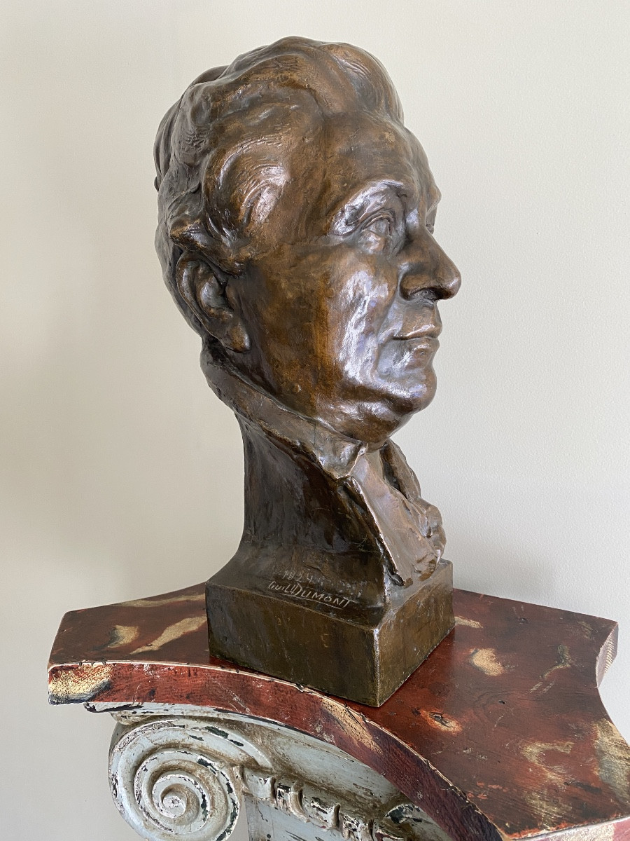 Bronze Sculpture Of A Man's Head With A Bun-photo-4