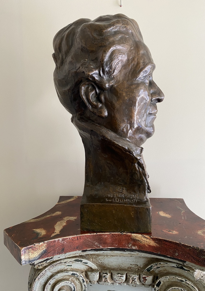 Bronze Sculpture Of A Man's Head With A Bun-photo-1